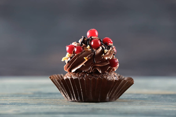 Tasty chocolate cupcake  - Φωτογραφία, εικόνα
