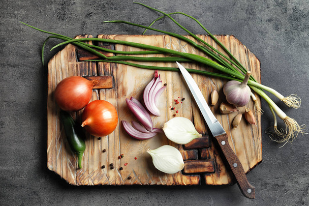 Different fresh onions  - Foto, afbeelding
