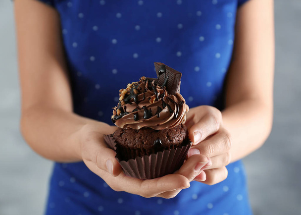 Woman holding chocolate cupcake - Фото, изображение