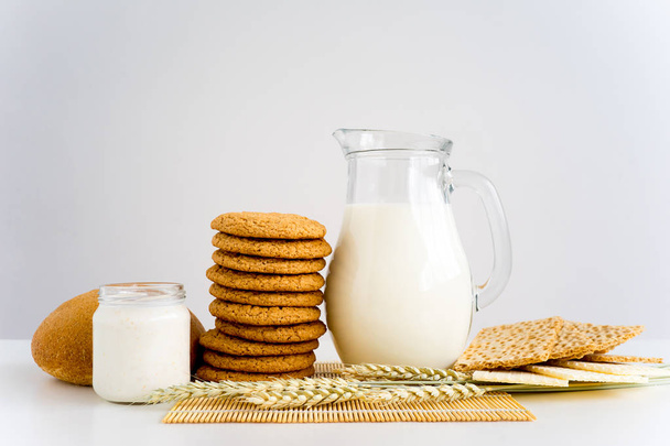 Oatmeal cookies with milk - Фото, изображение