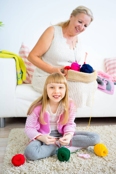 Grandmother knitting with granddaughter - Foto, Imagen