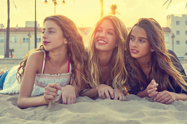 Best friends girls at sunset beach sand - Φωτογραφία, εικόνα