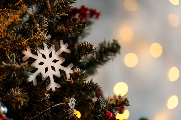 Christmas pine branch with decorations and balls - Φωτογραφία, εικόνα