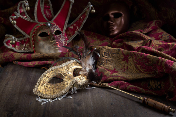 Staré karnevalové masky . - Fotografie, Obrázek