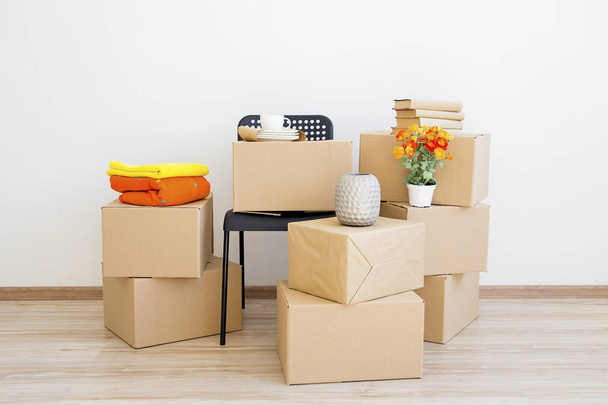 Cardboard boxes - moving to a new house - Foto, afbeelding