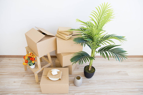 Cardboard boxes - moving to a new house - Foto, Imagem