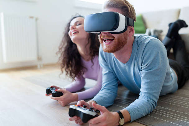 young couple playing video games - Fotó, kép