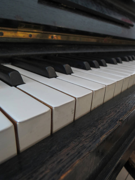 Pianoforte aka Pianoforte tastiera close up prospettiva
 - Foto, immagini
