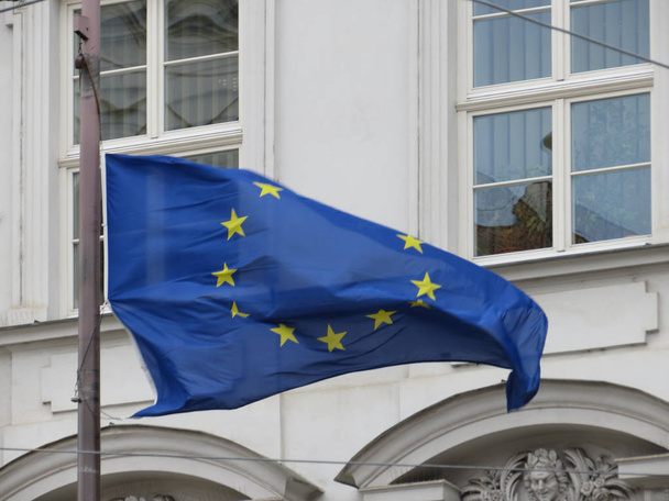 флаг Европейского Союза (ЕС), известный как плавающая Европа
 - Фото, изображение