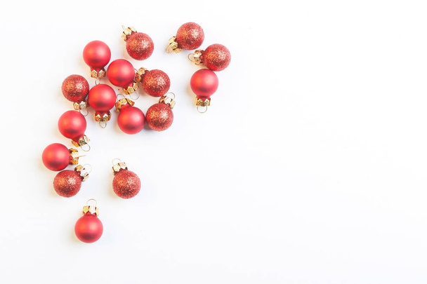 Red christmas baubles - Фото, изображение