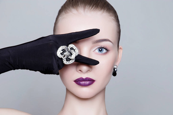 sexy Blond Girl in Gloves and jewelry - Fotoğraf, Görsel