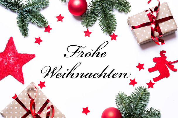 Feliz Natal em alemão em um fundo de Natal com presente
 - Foto, Imagem