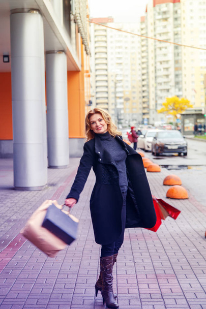 Beautiful woman walks with shopping bags. - Fotoğraf, Görsel