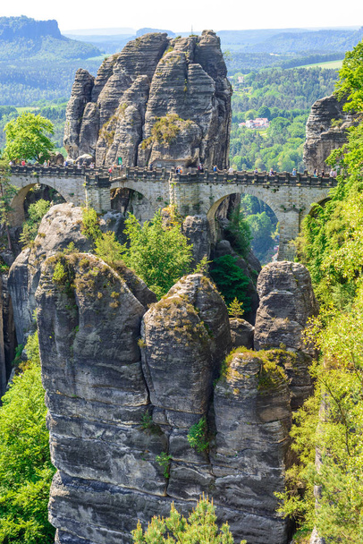 Bastei-Brücke in der Sächsischen Schweiz im Frühling, Deutschland - Foto, Bild