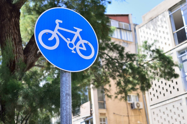Sininen polkupyörän kaistan merkki
  - Valokuva, kuva