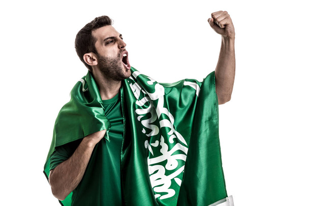 Фанат Саудовской Аравии празднует на белом фоне
 - Фото, изображение