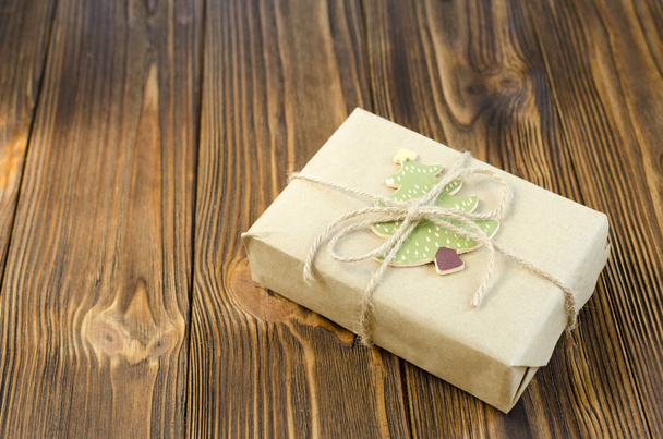 caja de regalo sobre fondo de madera - Foto, Imagen