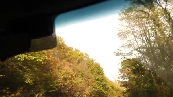 4 k、スローモーション。車の中から道路の眺め。道端の山道、蛇紋岩 - 映像、動画