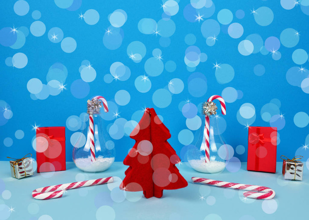 Kerst samenstelling met Santa, decoratieve kerstboom, gif - Foto, afbeelding