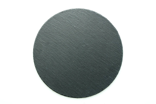 Ardesia di pietra nera isolata su sfondo bianco
 - Foto, immagini