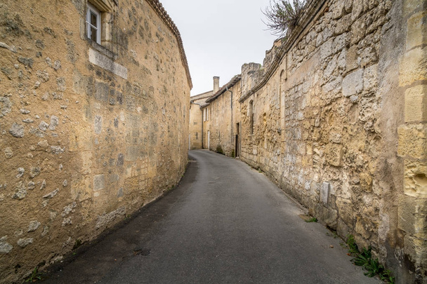 taştan yapılmış antik sokak Rue de la Port Saint-Martin adlı,  - Fotoğraf, Görsel