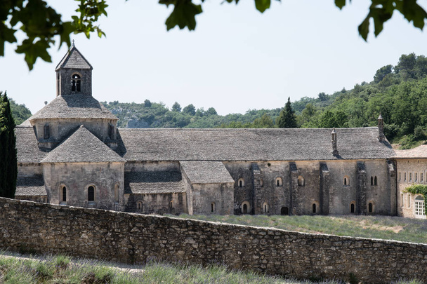 Abdij Notre-Dame de Senanque in Provence, Frankrijk - Foto, afbeelding