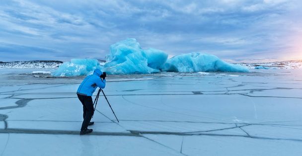 Professional photographer making pictures of iceberg in Iceland - Zdjęcie, obraz