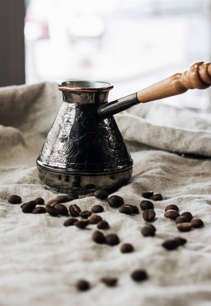 makró fotó fekete török kávé pot a bab - Fotó, kép