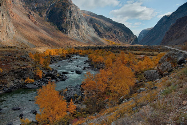 Rusko. Jižně od západní Sibiř, podzim v pohoří Altaj - Fotografie, Obrázek