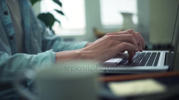 Business man typing message using laptop at home - Metraje, vídeo