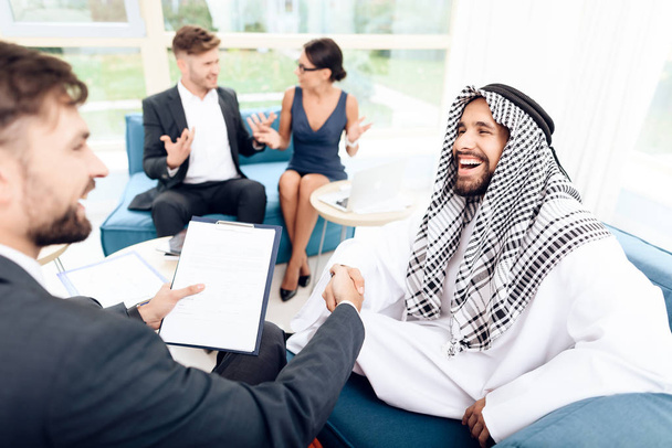 An arab businessman is discussing a business deal with his business partners. - Foto, Imagen