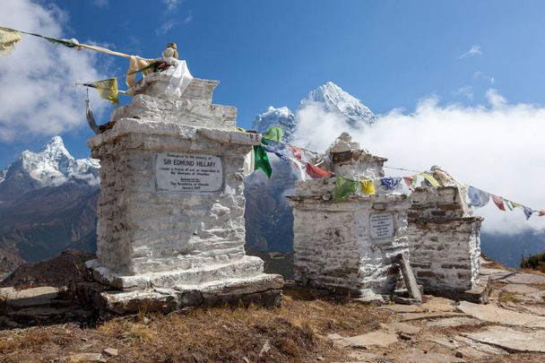 EVEREST BASE CAMP TREKNEPAL  OCTOBER 19 2015 Hillary View Point in Khumjung village Sagarmatha - Foto, imagen