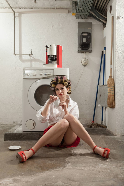 portrait of pretty woman in laundry - Foto, afbeelding
