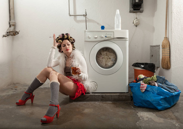 portrait of pretty woman in laundry - Foto, Bild