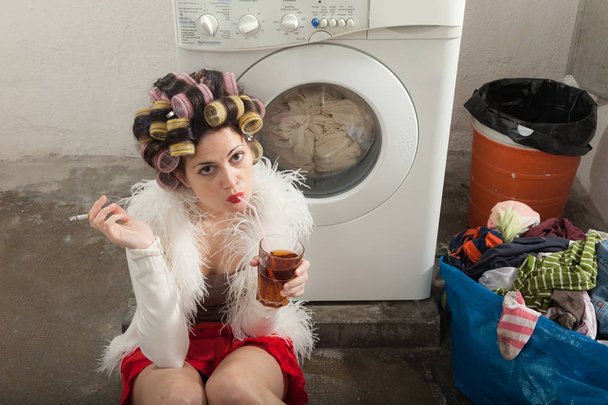 woman in laundry, interior - Foto, afbeelding
