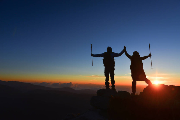 cónyuges dedicados al alpinismo exitoso
 - Foto, Imagen
