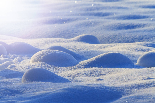 cumuli di neve con colline convesse con hotspot soleggiato
 - Foto, immagini