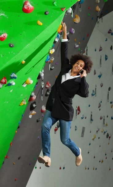woman on artificial climbing wall  - Foto, imagen