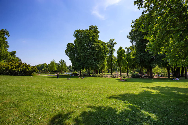 Bois de Vincennes lawns on sunny day - Foto, Imagen