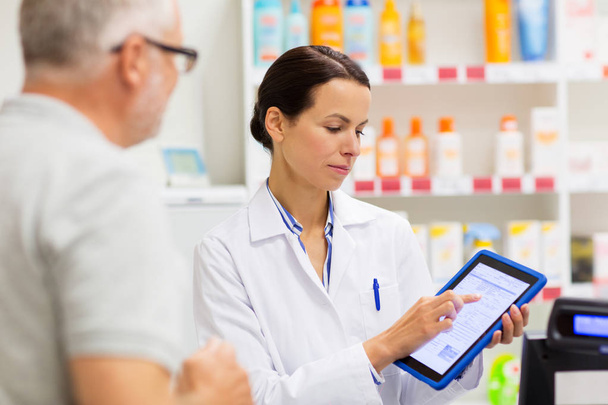 apothecary and customer with tablet pc at pharmacy - Foto, Imagem