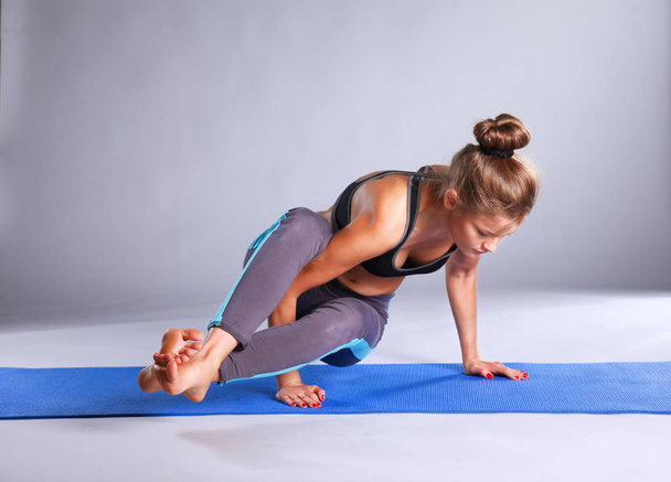 Portrait of sport girl doing yoga stretching exercise . yoga - Fotoğraf, Görsel