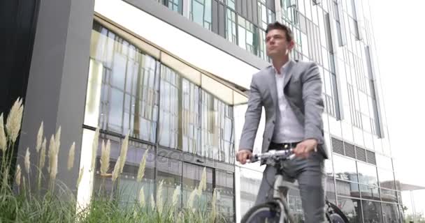 Businessman cycling to work using smartphone - 映像、動画