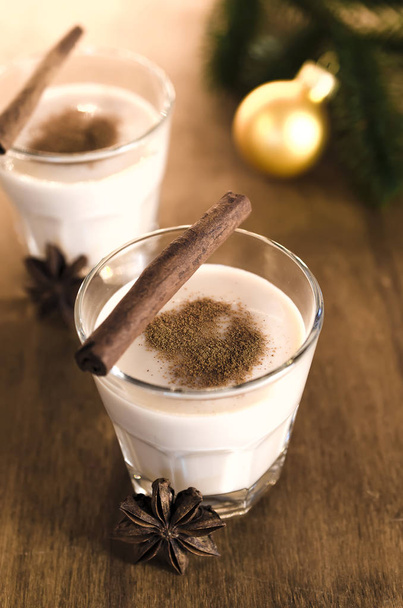 Traditional Eggnog Cocktail for Christmas Eve. - Foto, afbeelding