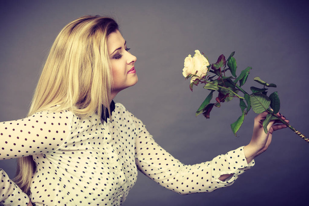 Pretty woman with white rose flower - Zdjęcie, obraz