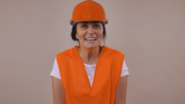 Portrait smiling builder - Footage, Video