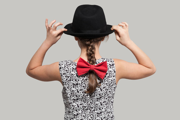 Girl with red bow and black hat - Foto, Imagem