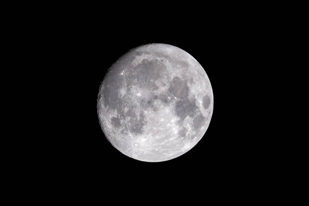 Presque pleine lune
 - Photo, image