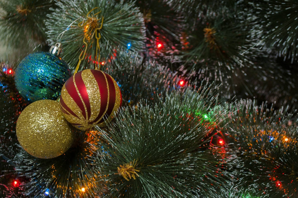 Colorful background with decorated Christmas tree - Φωτογραφία, εικόνα
