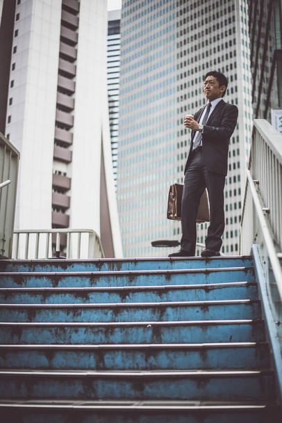 Senior business man moments on the streets of Tokyo - Fotografie, Obrázek