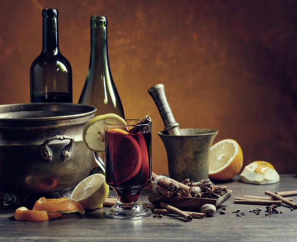 Svařené víno s kořením a citrusů . - Fotografie, Obrázek